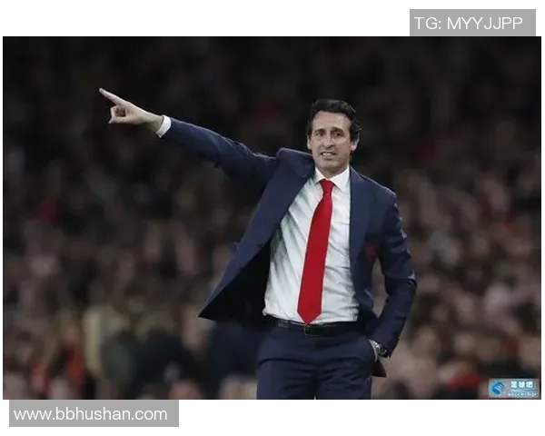 索姓足球明星的辉煌历程与成就解析